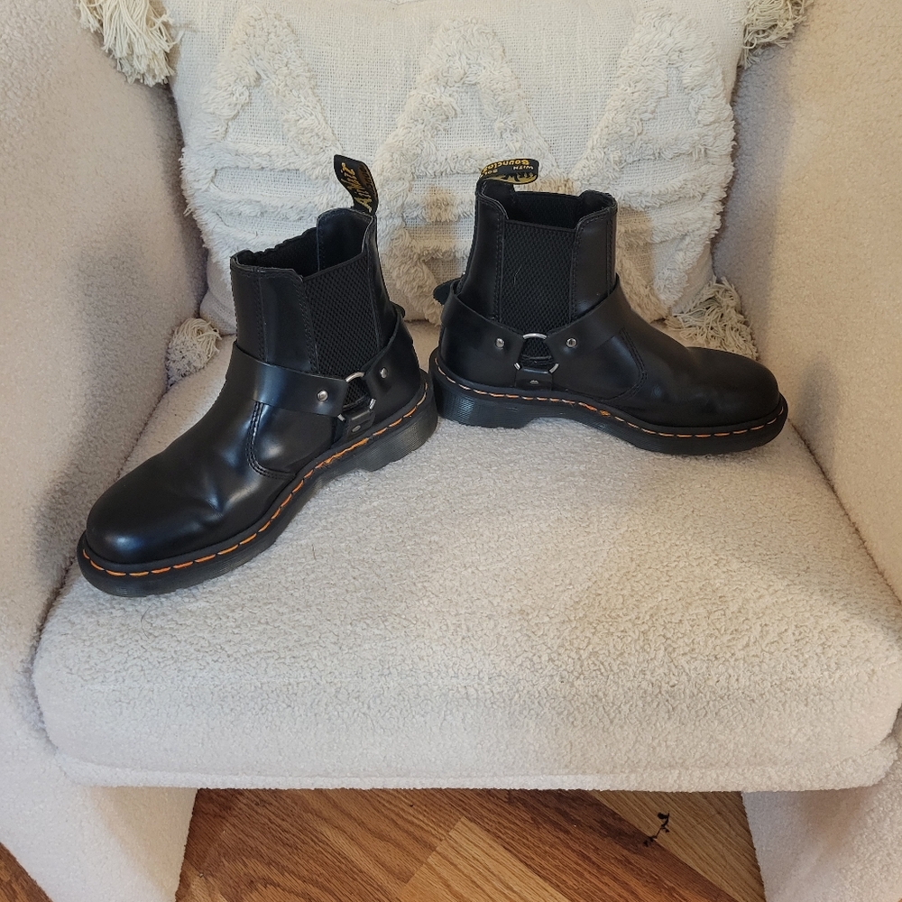 Womens Dr Martens Wilcox Boots, Women's 7 in Black